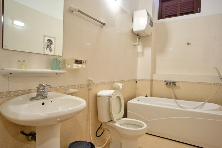 Bathroom, Kim's Family Hotel, Hạ Long