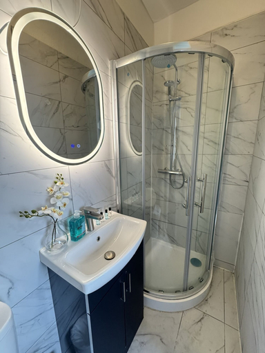 Bathroom 4, Marine Parade Hotel, East Sussex