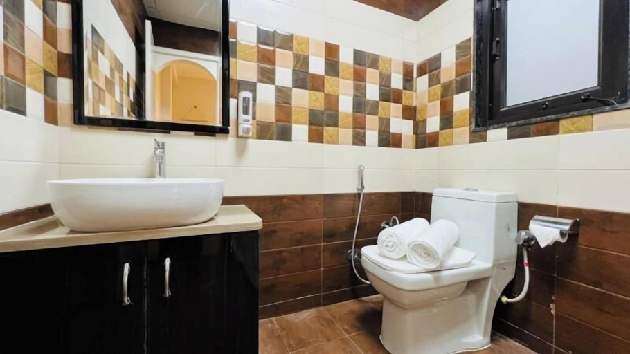 Bathroom 3, BluO Penthouse - Staycation | Bathtub and Terrace Garden, Gurgaon
