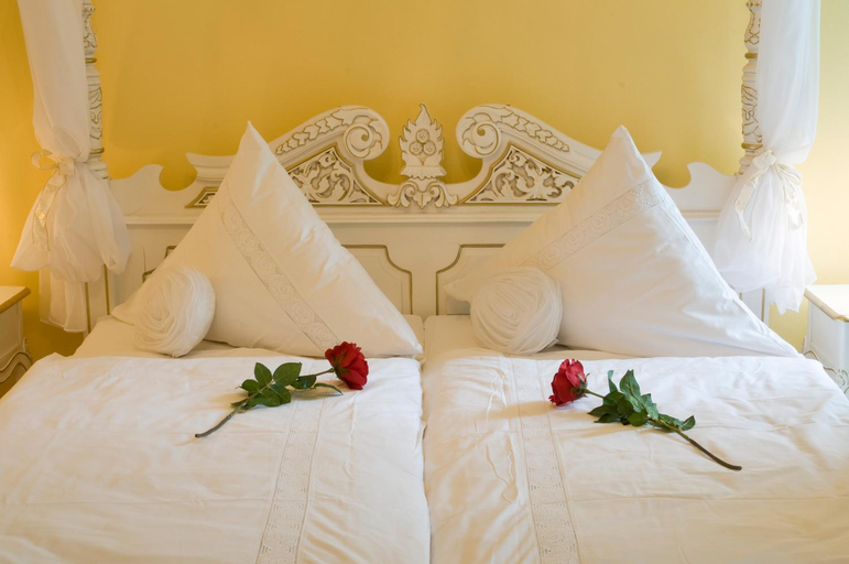 Bedroom 2, SchlossHOTELGedern, Wetteraukreis