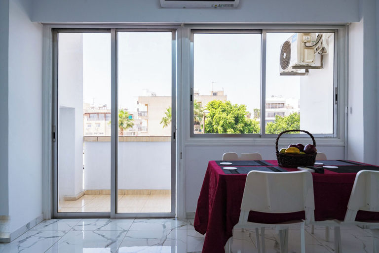 Others 3, Cosy & Central Larnaca Suite, Larnaca