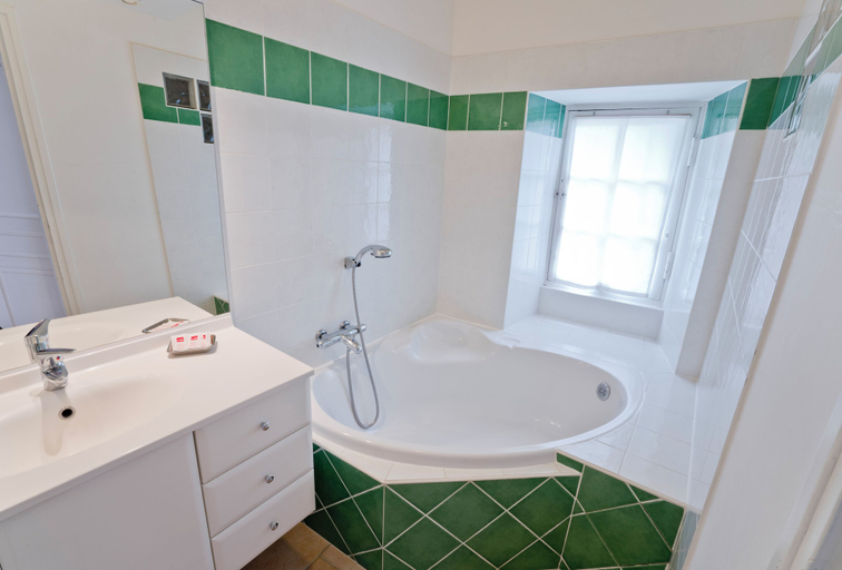 Bathroom 5, La Bastide du Roy, Dordogne