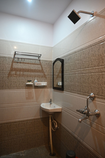 Bathroom, Hotel Dimant Inn, Patna