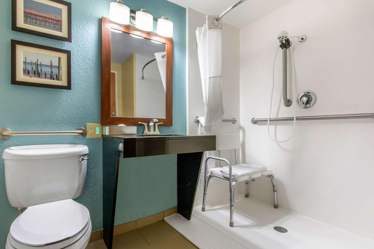 Bathroom 5, Comfort Suites Southport - Oak Island, Brunswick