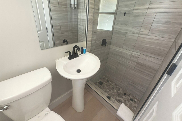 Others 5, Beachside 1BR Apt - Walk to Hollywood Dania Beach, Broward