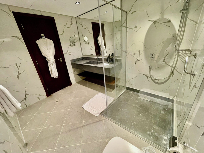 Bathroom 5, Porto Sokhna Hotel & Spa, 'Ataqah