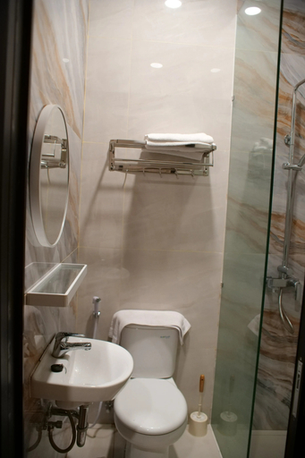 Bathroom 5, Villa Manyar Private Pool, Bantul