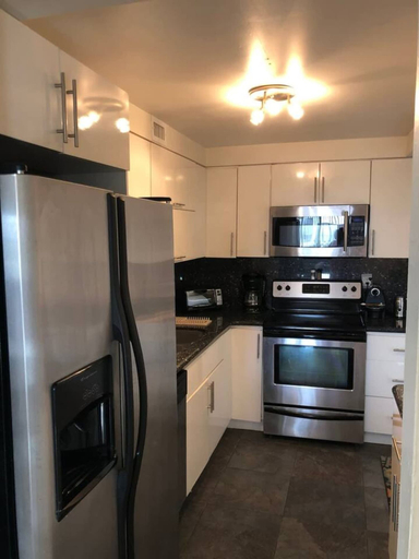 Private kitchen, Golden Isles Suite 315, Broward