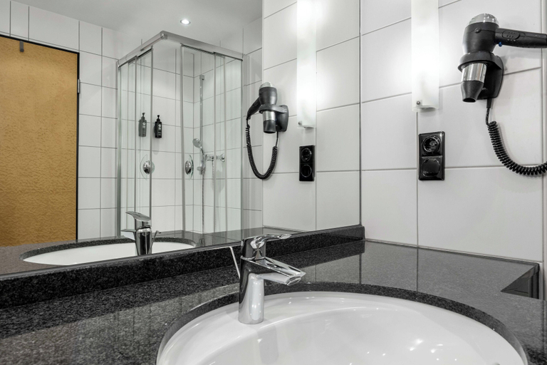 Bathroom 4, Ramada by Wyndham Essen, Essen