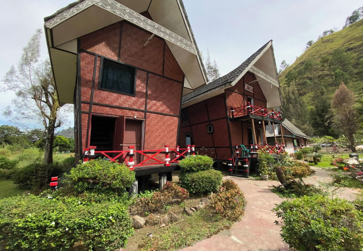 Exterior & Views 2, Roman Sinasi Hotel, Karo