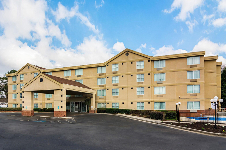 Exterior & Views 2, Quality Suites Atlanta Airport East, Clayton