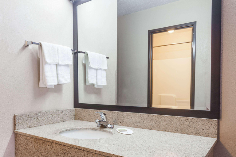 Bathroom 5, Super 8 by Wyndham Carrollton, Carroll