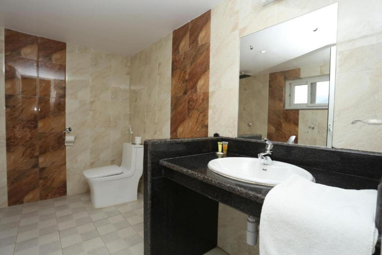 Bathroom 4, Pokhara Crown Plaza, Gandaki
