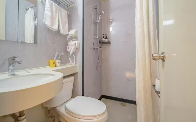 Bathroom, Junjue hotel, Shijiazhuang