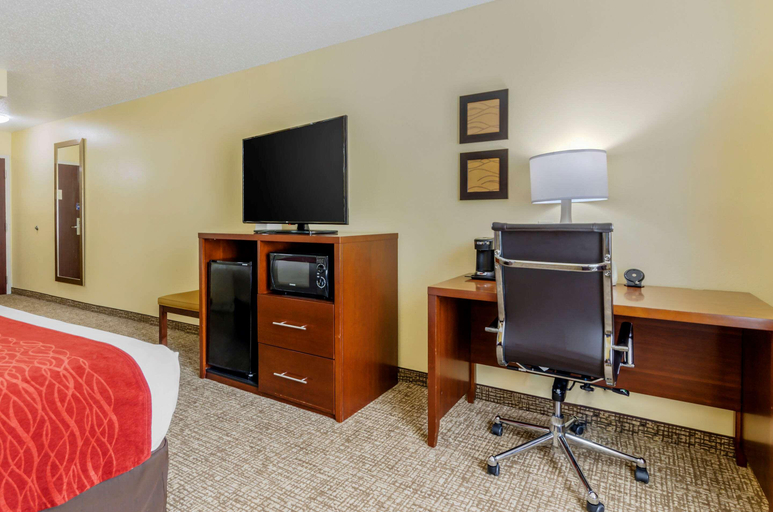 Bedroom 3, Comfort Inn & Suites Hillsville I-77, Carroll