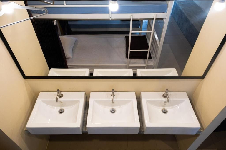 Bathroom 3, Krabi Freedom Hostel And Bar, Mueang Krabi
