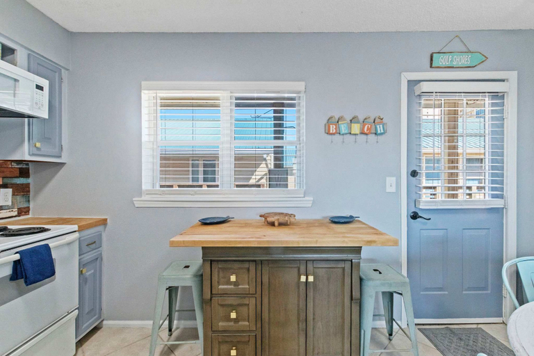Room 5, Three 2br Condos Walk to Beach Hangout, Baldwin