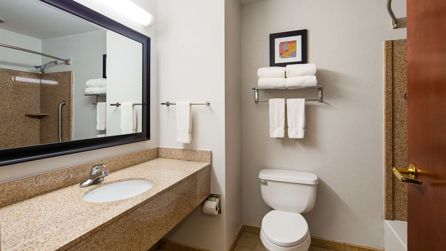 Bathroom, Bw Plus Philadelphia-Choctaw Hotel And Suites, Neshoba