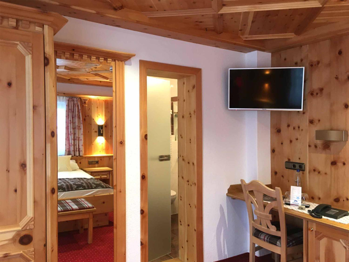 Bedroom, Musik - und Wellnesshotel Mariandl Singender Wirt, Straubing-Bogen