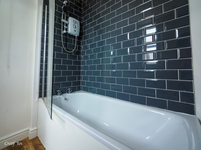 Bathroom 2, Bucknall Lodge Room 2 Hanley, Stoke-on-Trent