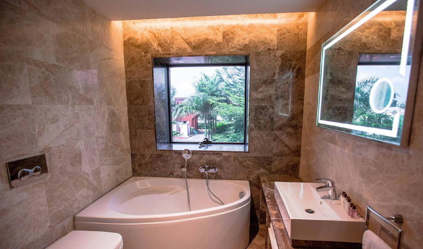 Bathroom 3, Charleson Luxury Hotel, Ikwerre