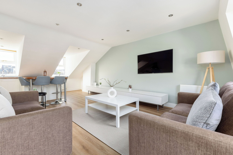 Others 4, Stylish Flat in Wandsworth, London