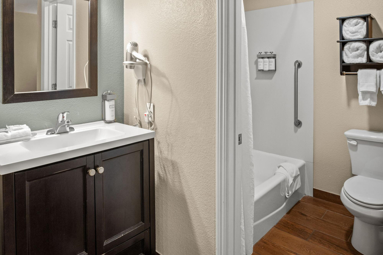 Bathroom 4, Buck Meadows Lodge, Mariposa