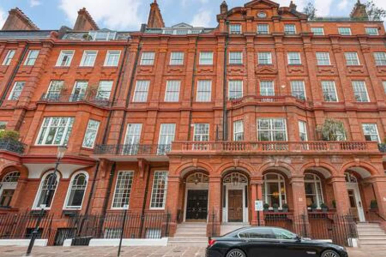 Room 2, 3-bdr Magnificent Harrods Knightsbridge Apartment, London