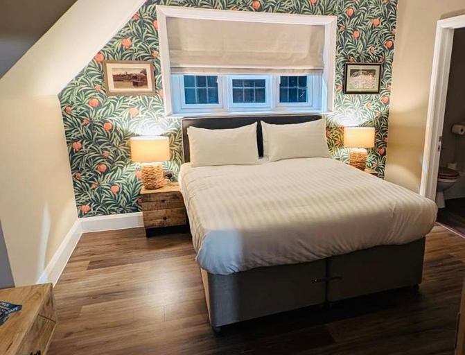 Bedroom 4, The FightingCocks, Hampshire