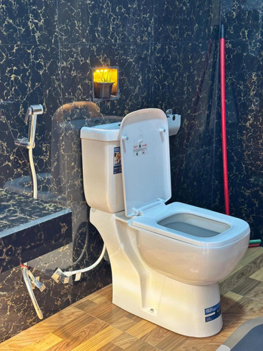 Bathroom 4, Royal Vantage, Ella