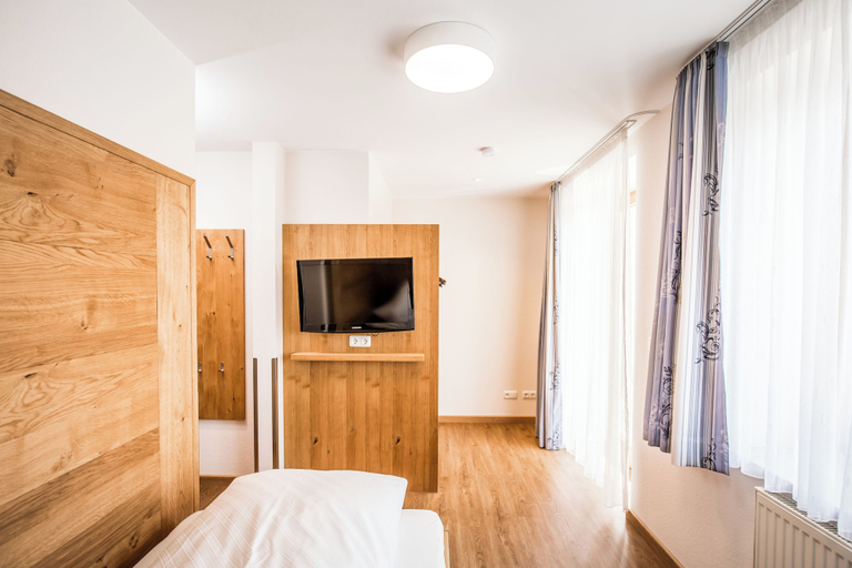 Bedroom 3, Hotel - Gasthof Zur Rose, Ravensburg