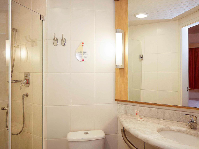 Bathroom 4, ibis Uberlandia, Uberlândia