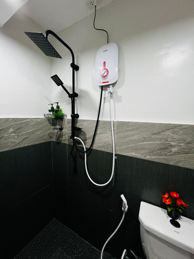 Bathroom, Affordable Hostel - Near Iloilo Airport, Santa Barbara