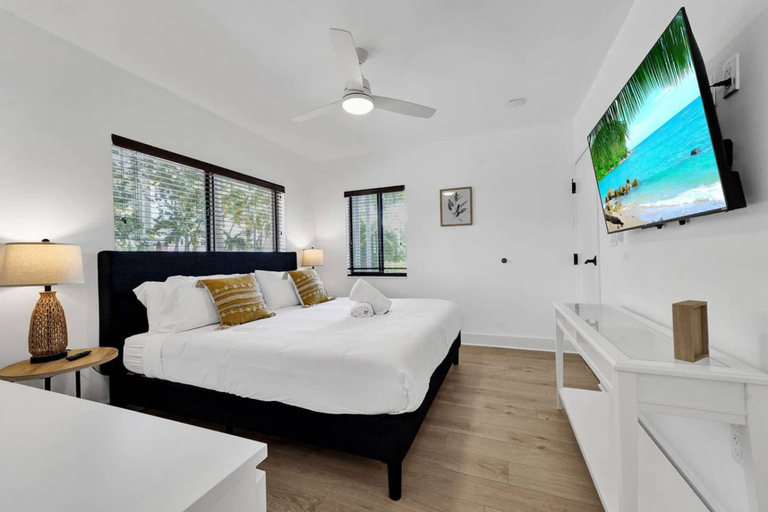 Room 2, New Waves On Walnut 3, Broward