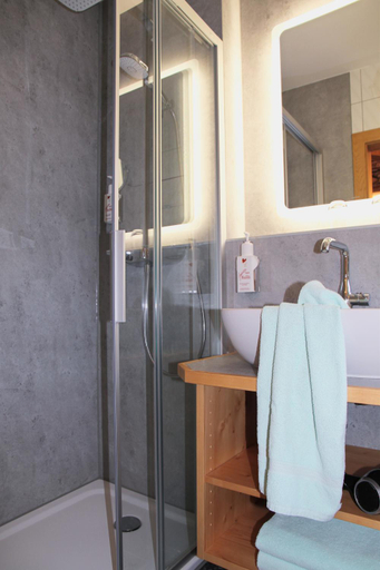 Bathroom 3, Musik - und Wellnesshotel Mariandl Singender Wirt, Straubing-Bogen