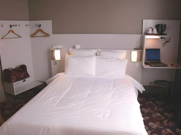 Bedroom 3, Libertel Montmartre Opéra, Paris