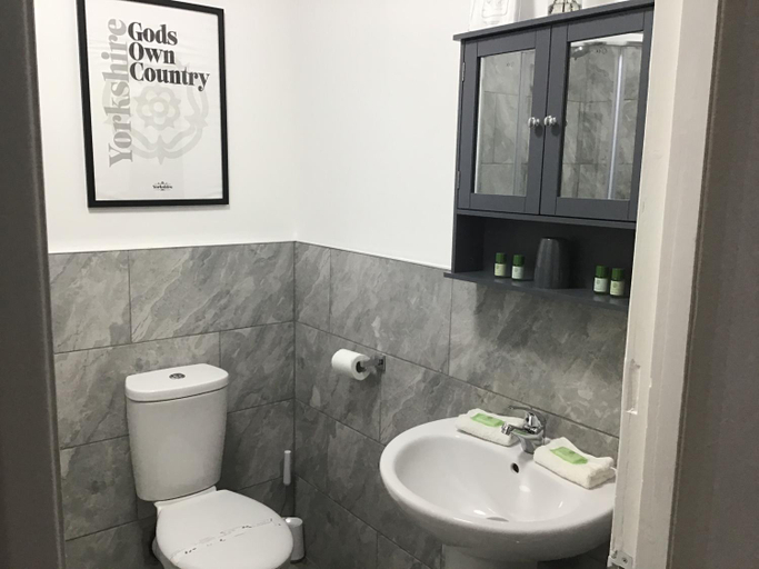 Bathroom 3, Old Sun Inn, Bradford