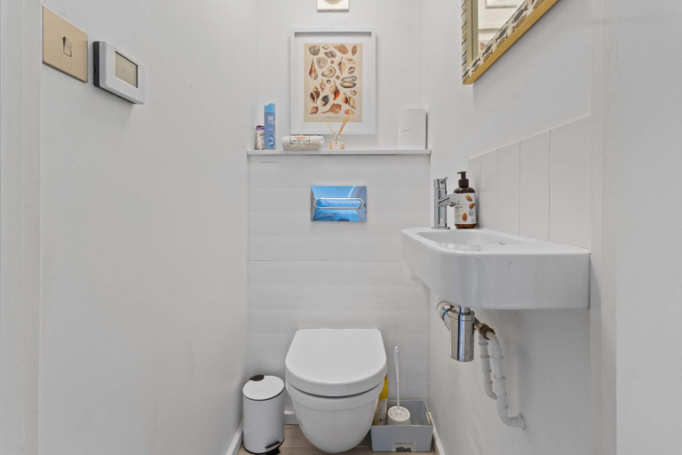 Room 4, Seashells-stylish Coastal Living, East Sussex