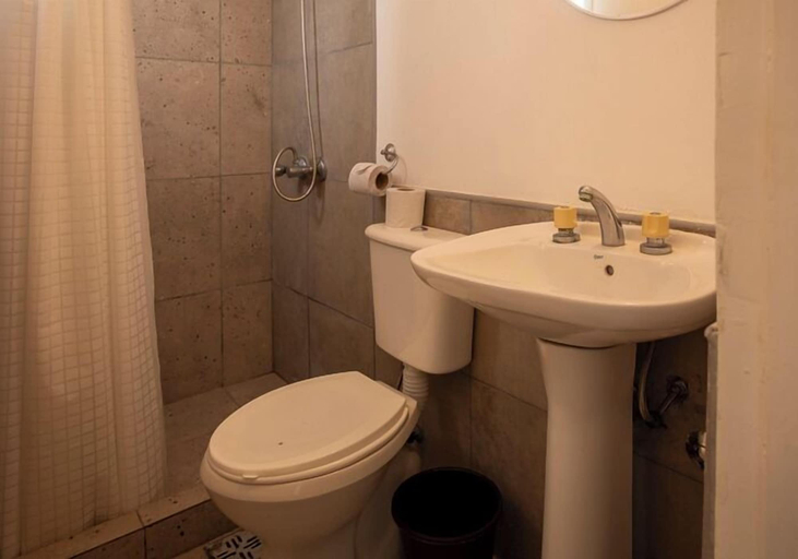 Bathroom 3, Las Golondrinas, General Pueyrredón
