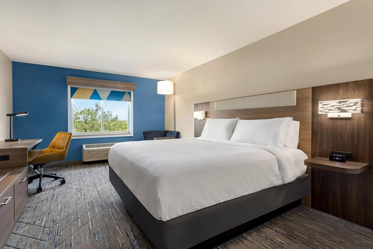 Bedroom 2, Holiday Inn Express Hotel & Suites Latham By IHG, Albany
