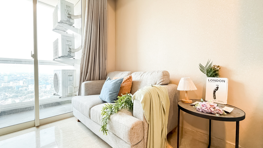 Living Room 5, Comfort Living 2BR at Menteng Park Apartment By Travelio, Jakarta Pusat