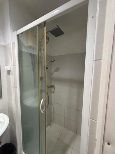 Bathroom 5, Chin's Place Sea Residences MOA, Parañaque
