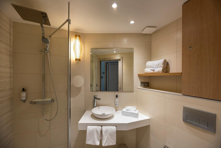 Bathroom 4, Best Western Montecristo, Haute-Corse