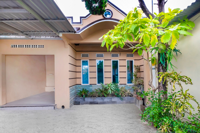 Exterior & Views 2, Hotel O Brosta, Yogyakarta