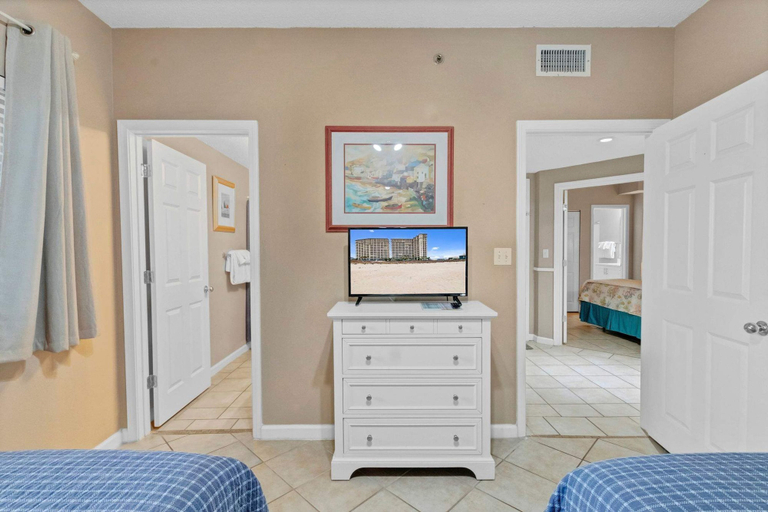 Room 2, Spacious 3BR Resort Condo Steps From Gulf Beach, Baldwin