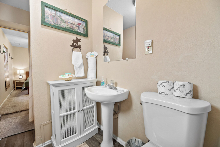Bathroom 3, Happy on the Lake, San Bernardino
