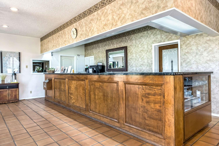 Public Area 2, Americas Best Value Inn Paris, Lamar