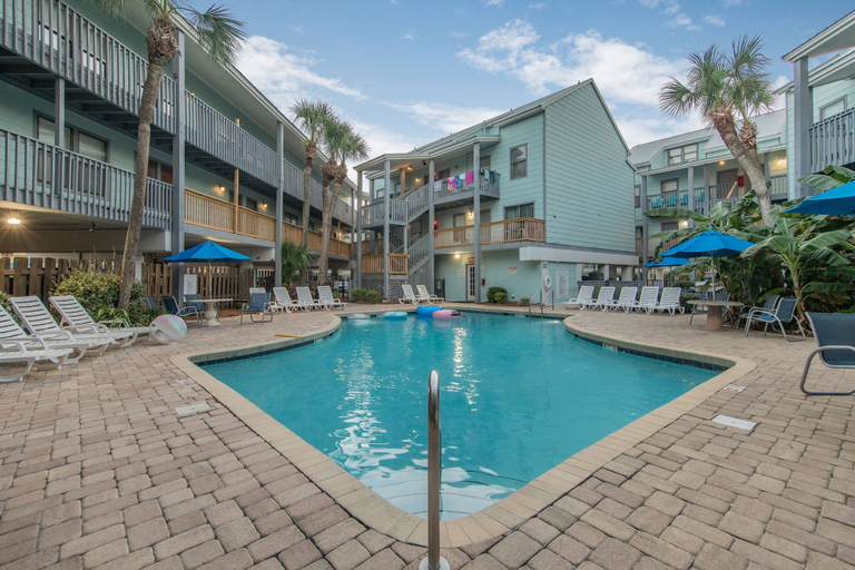 Room 4, 2BR Condo Beach Access Pool and Walk to Hangout, Baldwin