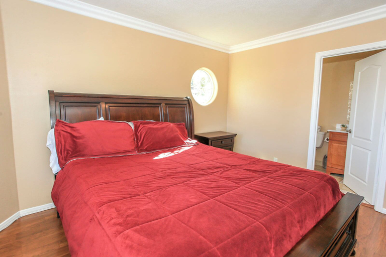Bedroom 2, Lakeview Court Castle, San Bernardino