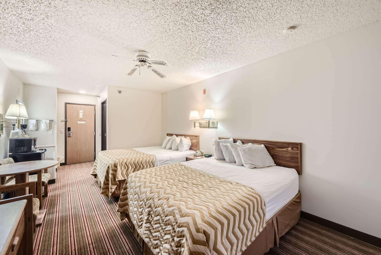 Bedroom 3, Travelodge by Wyndham Longmont, Weld